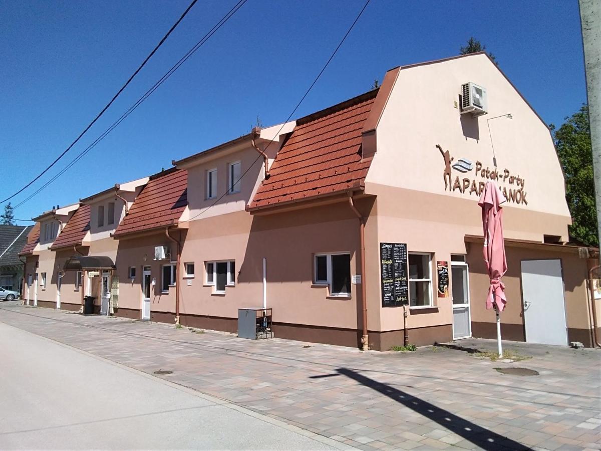Patak-Party Apartmanok Bogacs Bagian luar foto