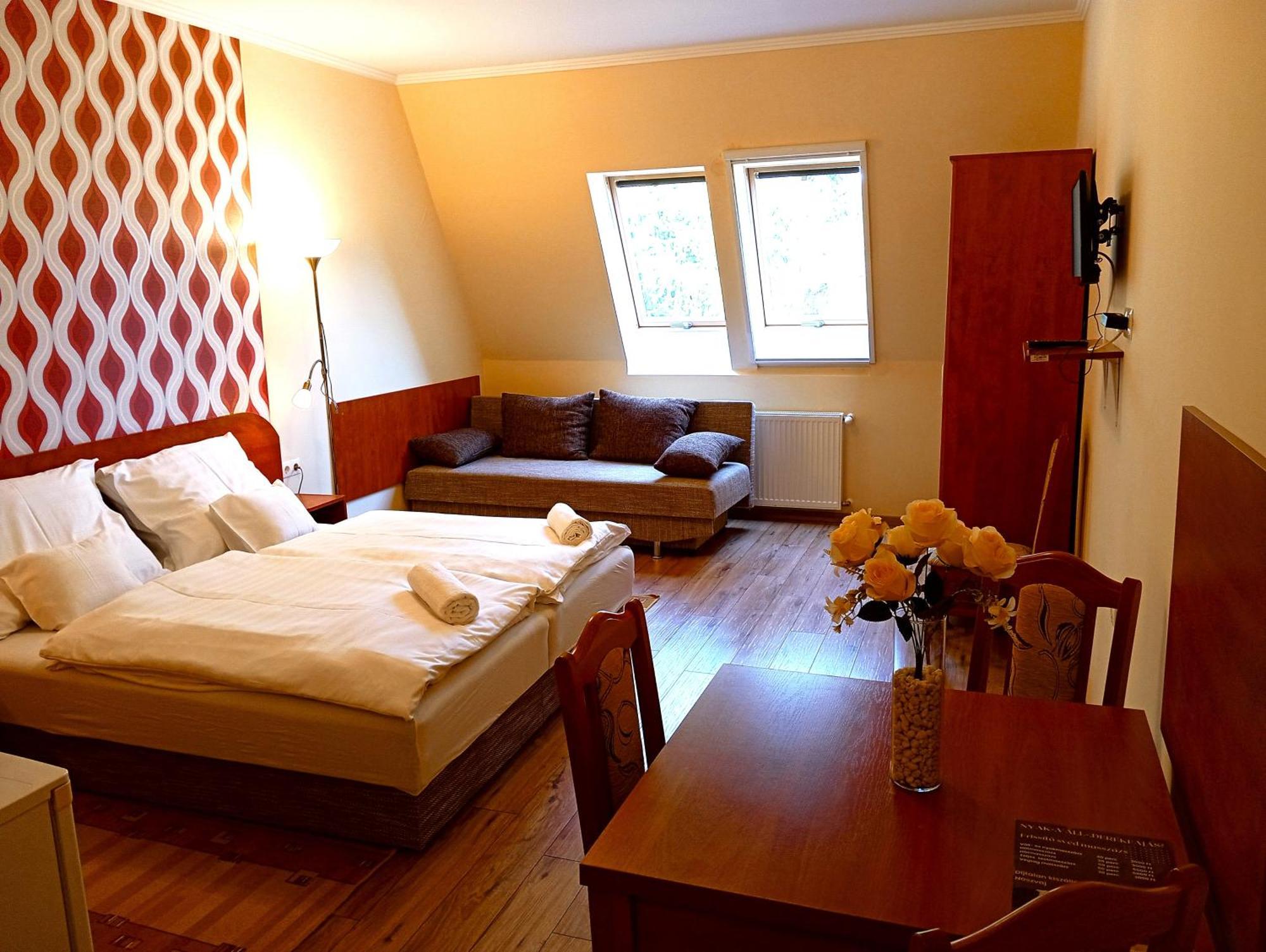 Patak-Party Apartmanok Bogacs Bagian luar foto